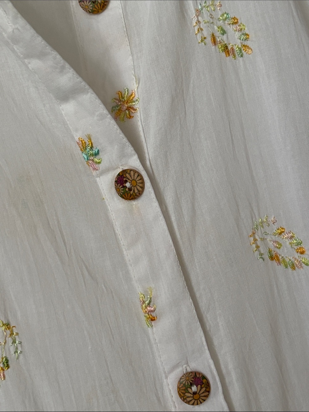 RHEA TIERED MAXI SHIRT DRESS WITH EMBROIDERED FLORALS - Picture 4 of 9